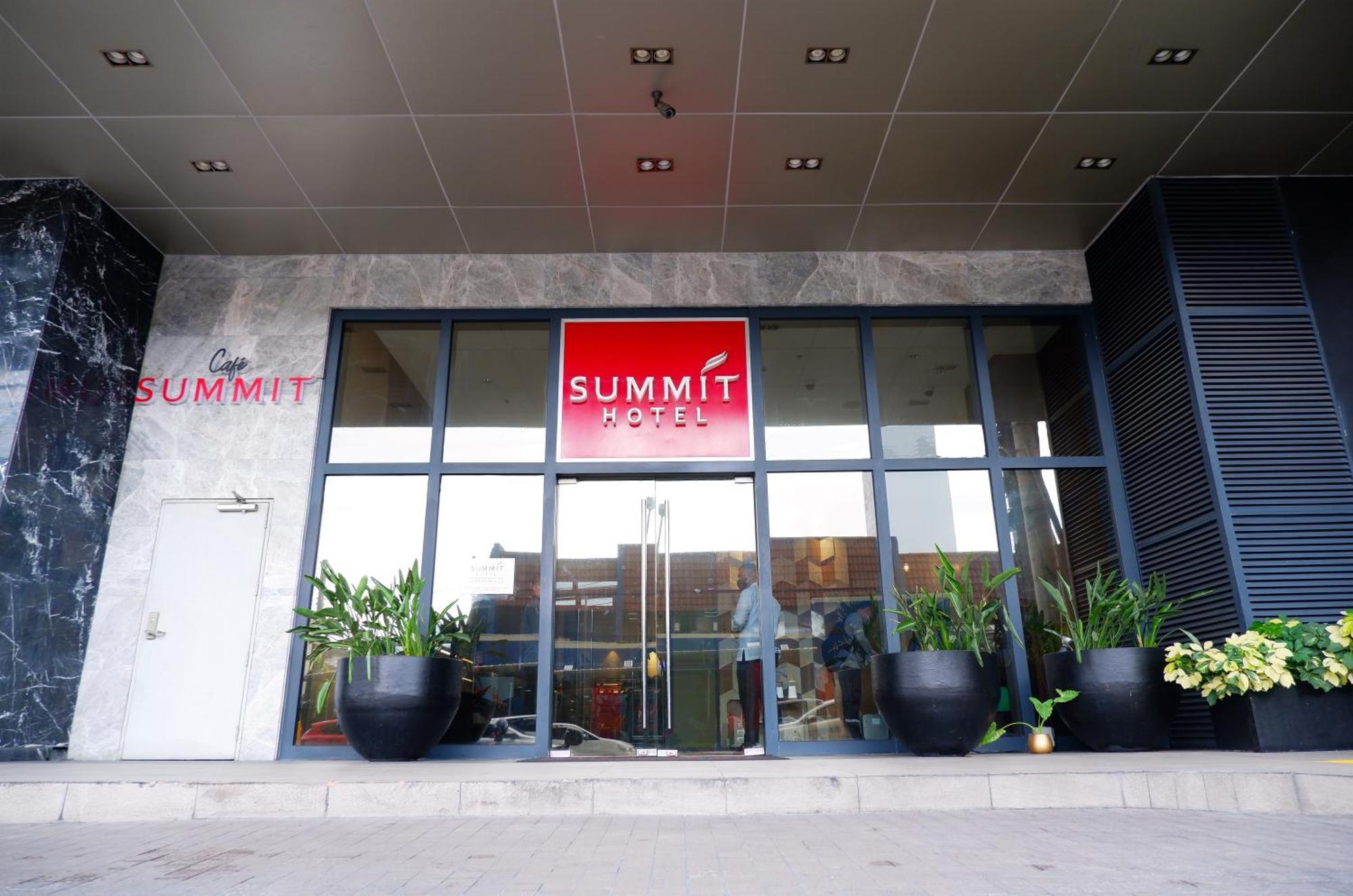 Summit Hotel Greenhills Кесон Сити Екстериор снимка