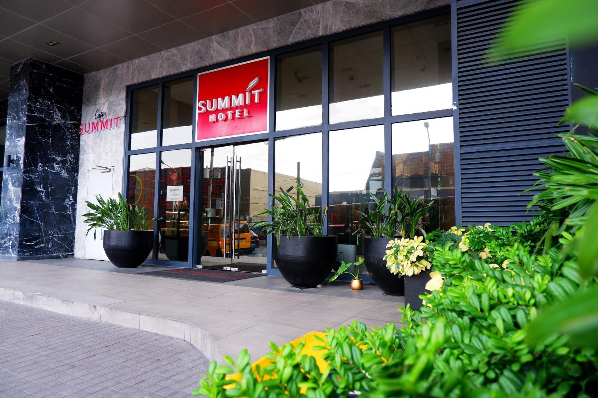 Summit Hotel Greenhills Кесон Сити Екстериор снимка