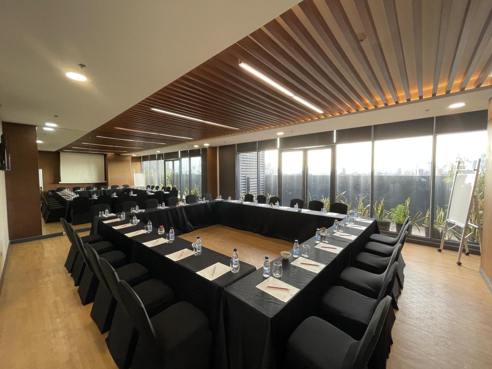 Summit Hotel Greenhills Кесон Сити Екстериор снимка