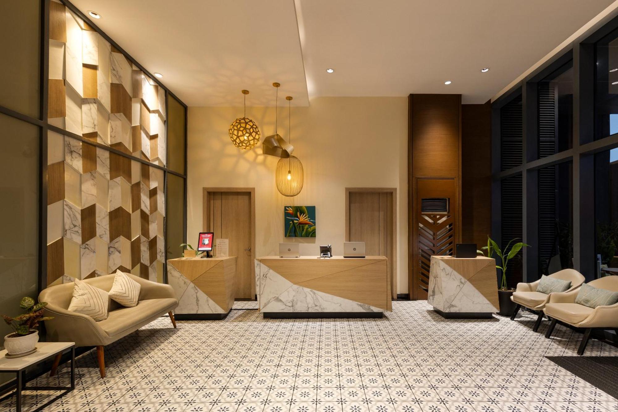 Summit Hotel Greenhills Кесон Сити Екстериор снимка