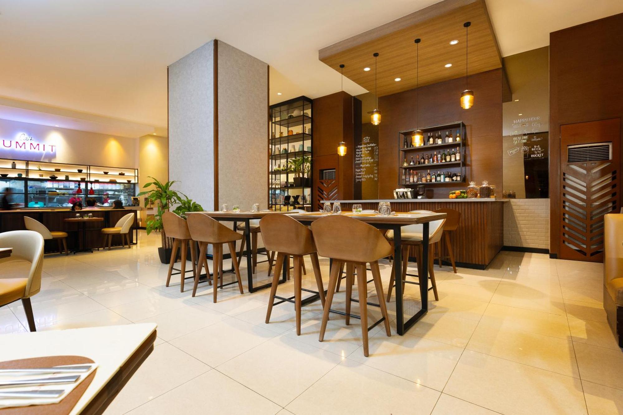 Summit Hotel Greenhills Кесон Сити Екстериор снимка