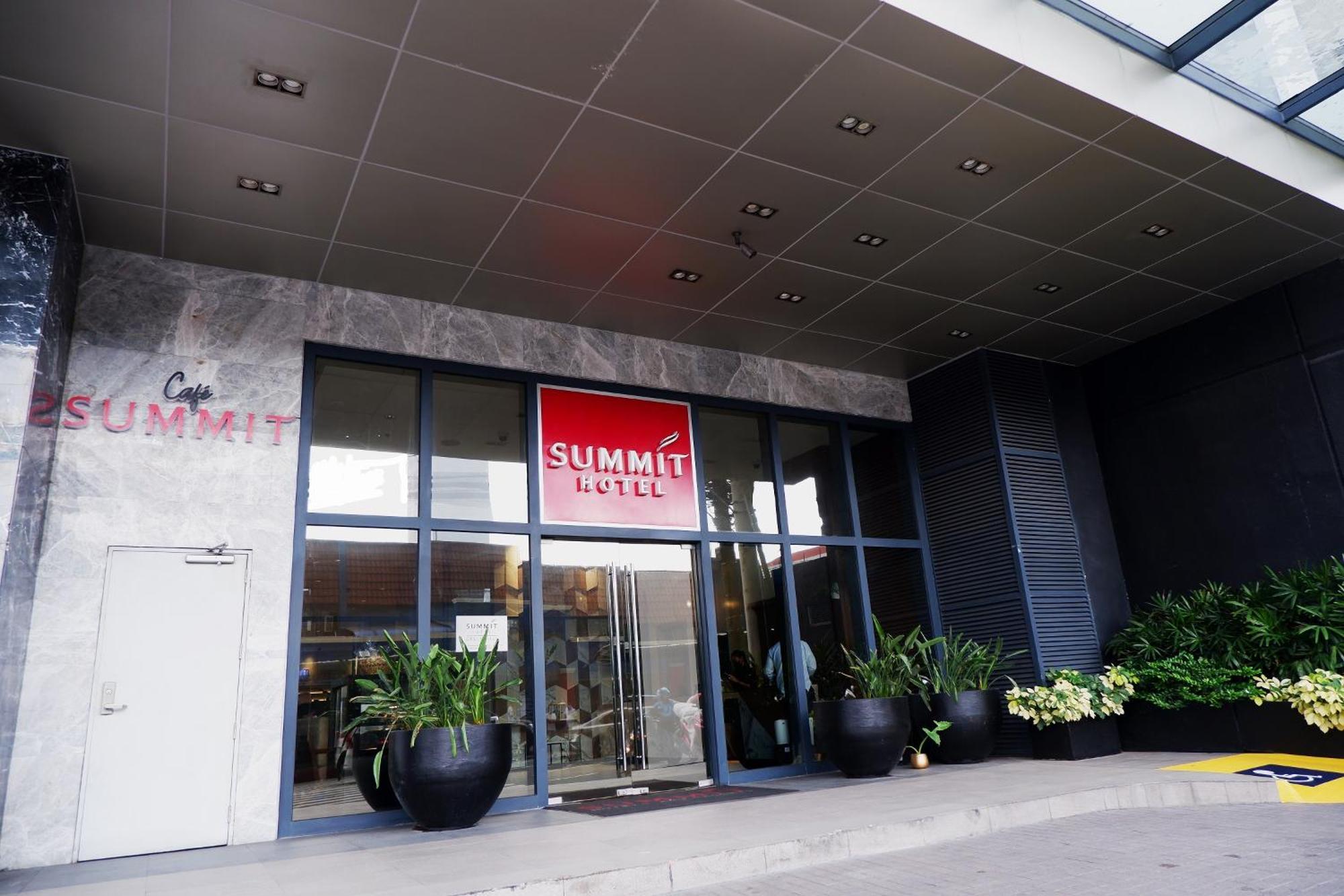 Summit Hotel Greenhills Кесон Сити Екстериор снимка