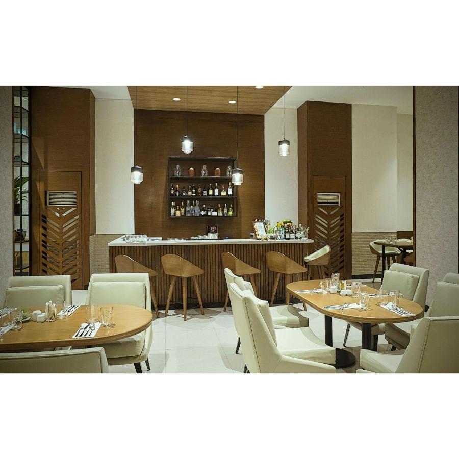 Summit Hotel Greenhills Кесон Сити Екстериор снимка