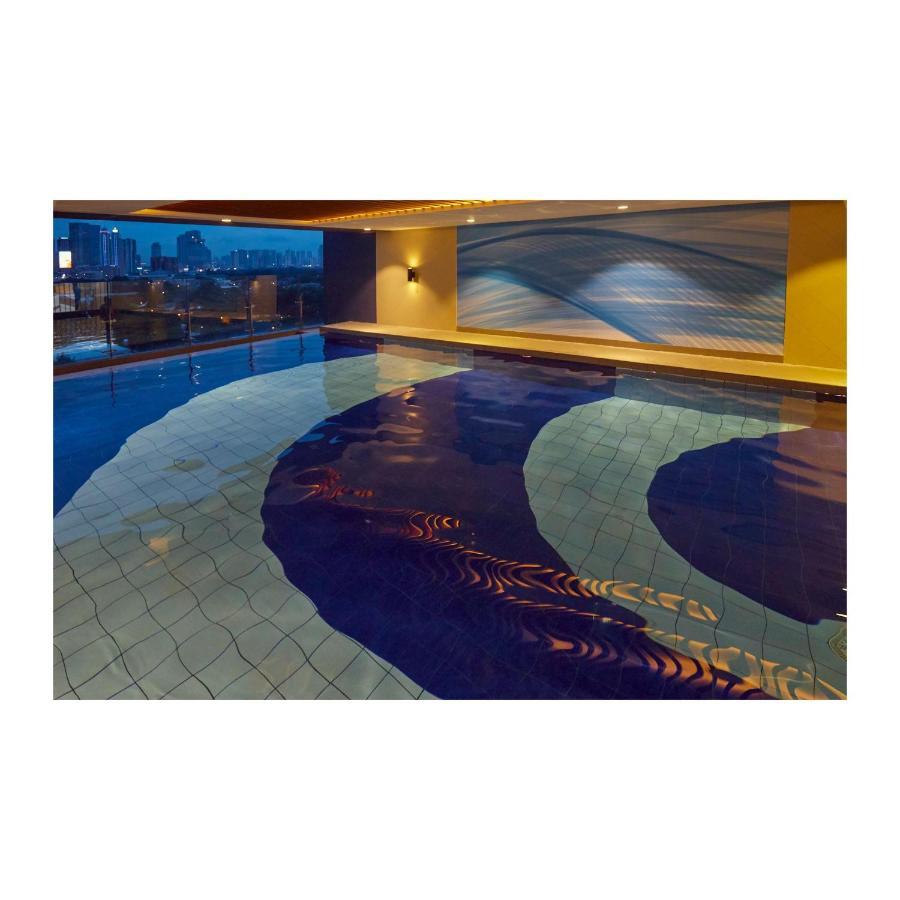 Summit Hotel Greenhills Кесон Сити Екстериор снимка