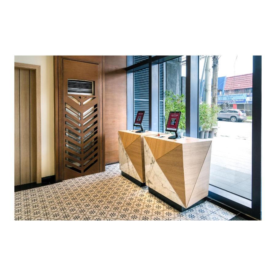 Summit Hotel Greenhills Кесон Сити Екстериор снимка