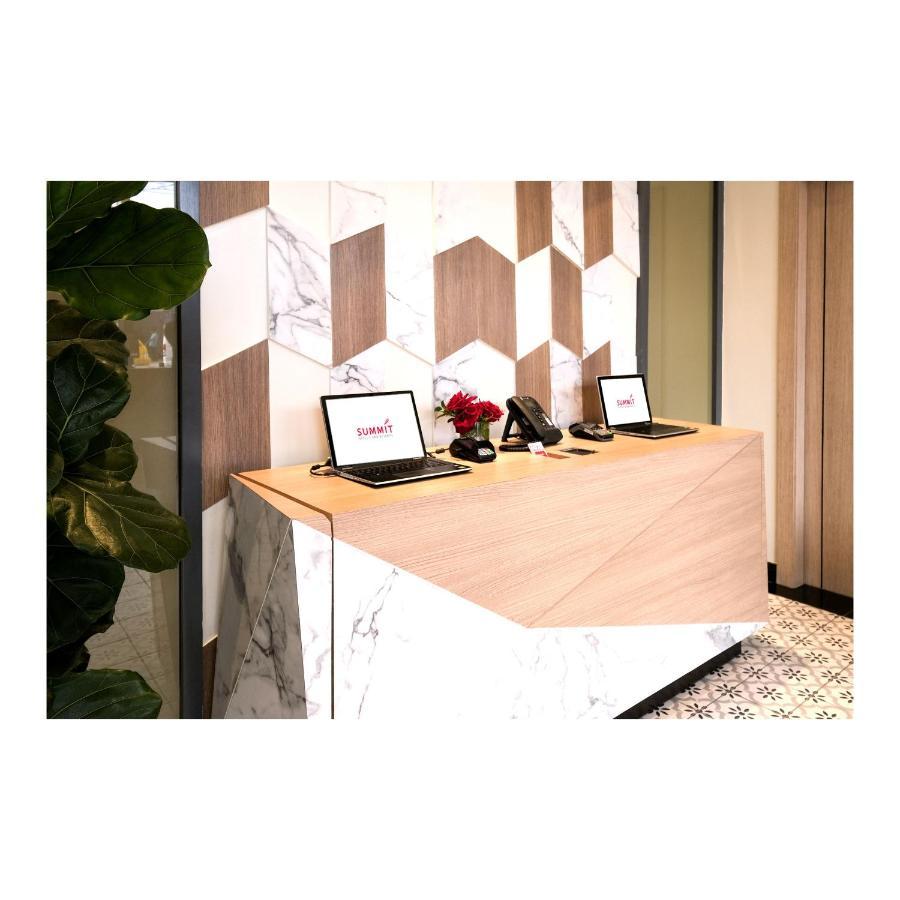 Summit Hotel Greenhills Кесон Сити Екстериор снимка
